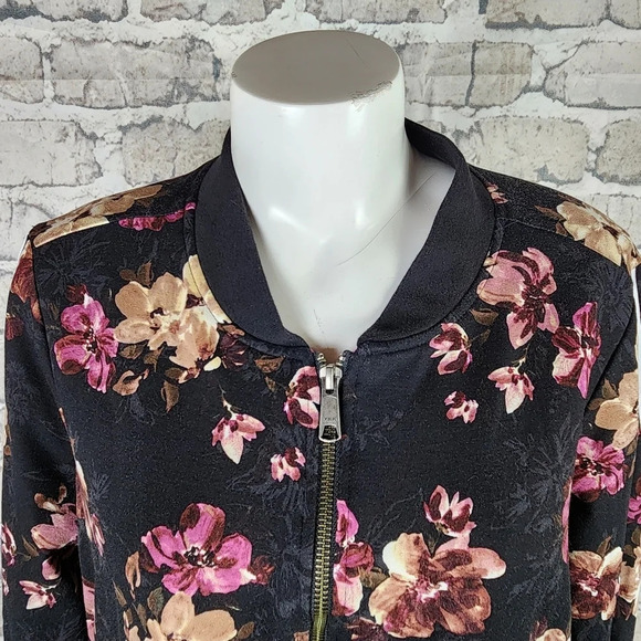 Torrid Zip Front Bomber Jacket Floral Rayon Blend Black Pink Size 1 - Picture 4 of 13